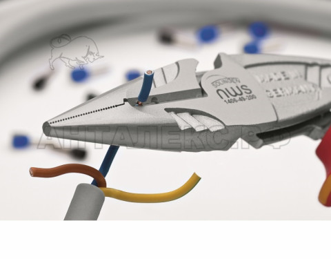 Длинногубцы NWS 200мм изогнутые с резцом "Multi-Ergo 45" (до 1000 Вольт)